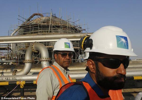 خبرنگاران سود شرکت نفتی آرامکو عربستان نصف شد