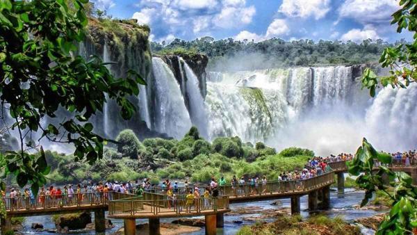 آبشار ایگواسو کجاست؟ تصاویری از زیبایی های چشم نواز این آبشار