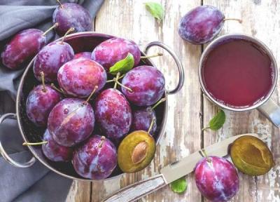 طرز تهیه آب آلو طبیعی و بدون شکر با حفظ خواص مفید آن