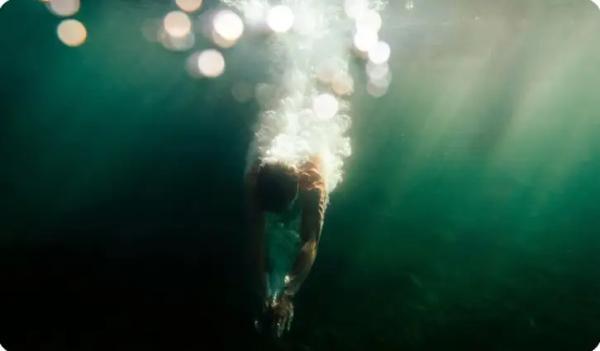 چگونه آسیب مغزی می تواند توانایی های پنهان مغز را فعال کند؟ آنالیز مورد واقعی دِرِک آماتو و سندرم ساوانت اکتسابی