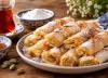 طرز تهیه نان یوخه شیرازی؛ شیرینی با عطر هل و دارچین